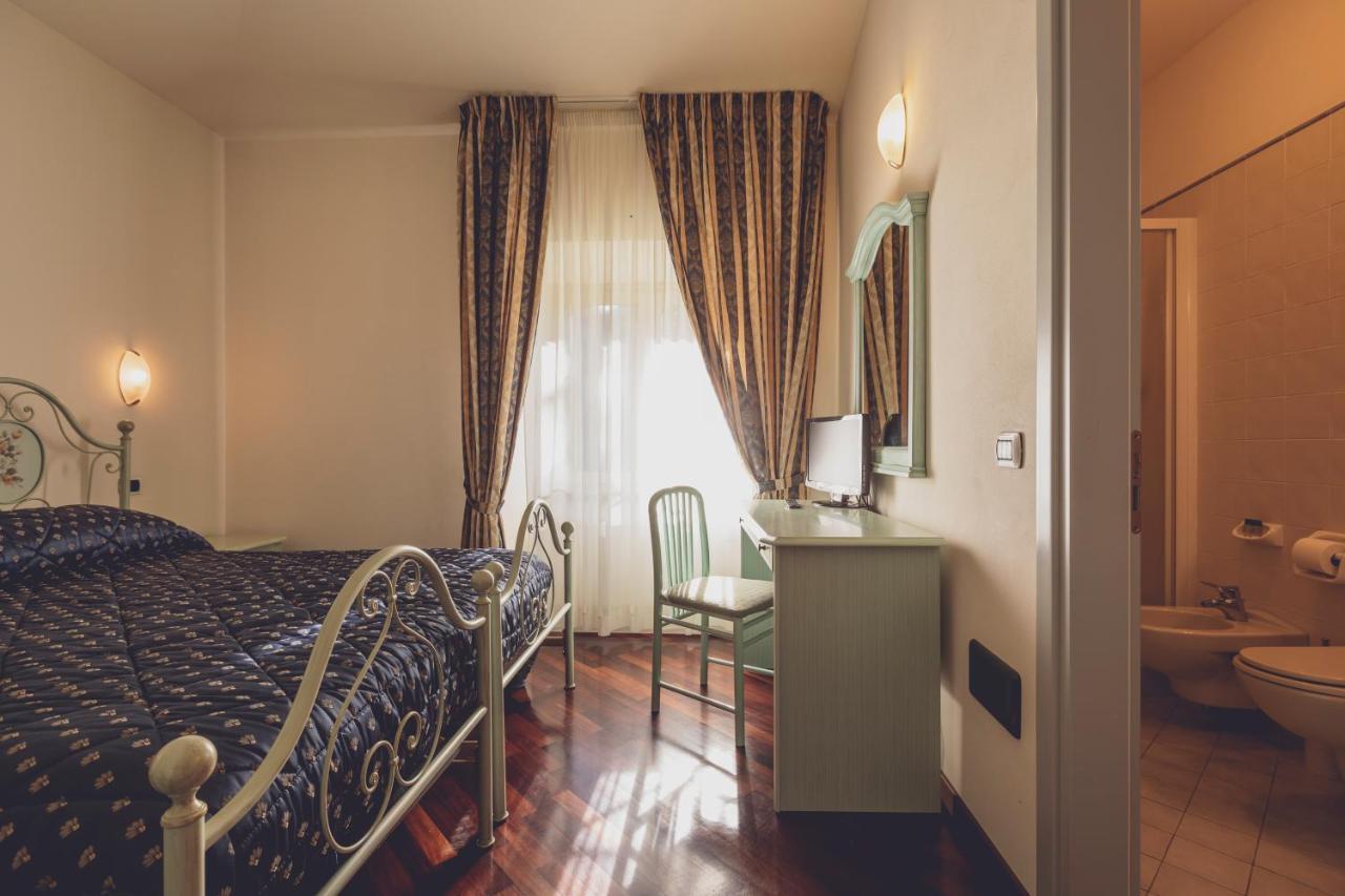 Albergo Ristorante Pasqui Rocca San Casciano 外观 照片